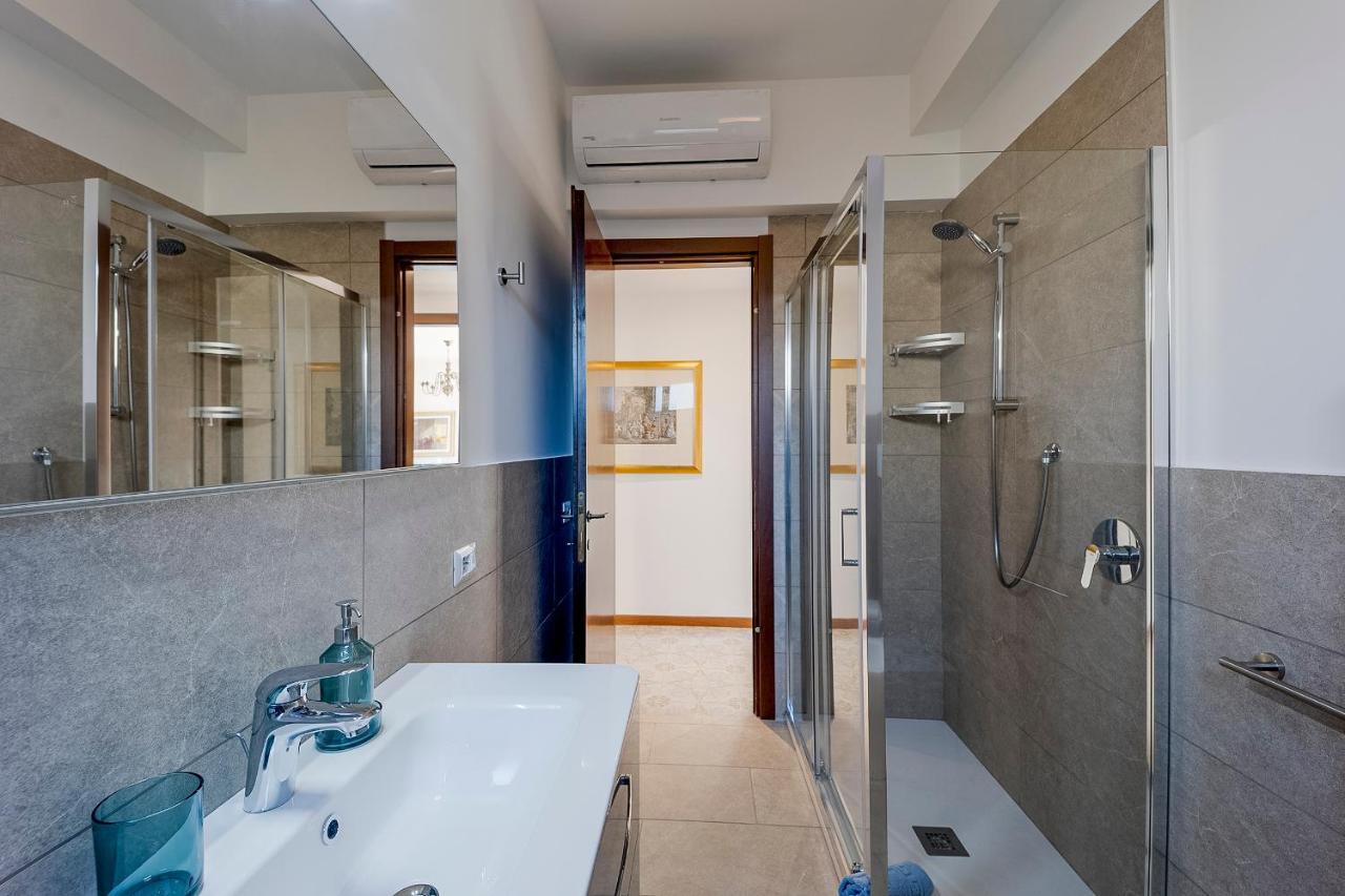 Portosole Attic - With Terrace And Private Parking Apartment Sanremo Exterior foto