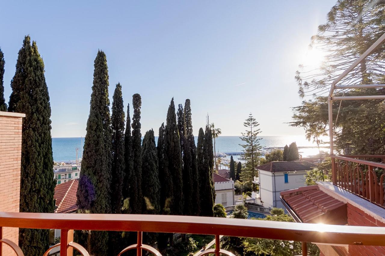 Portosole Attic - With Terrace And Private Parking Apartment Sanremo Exterior foto
