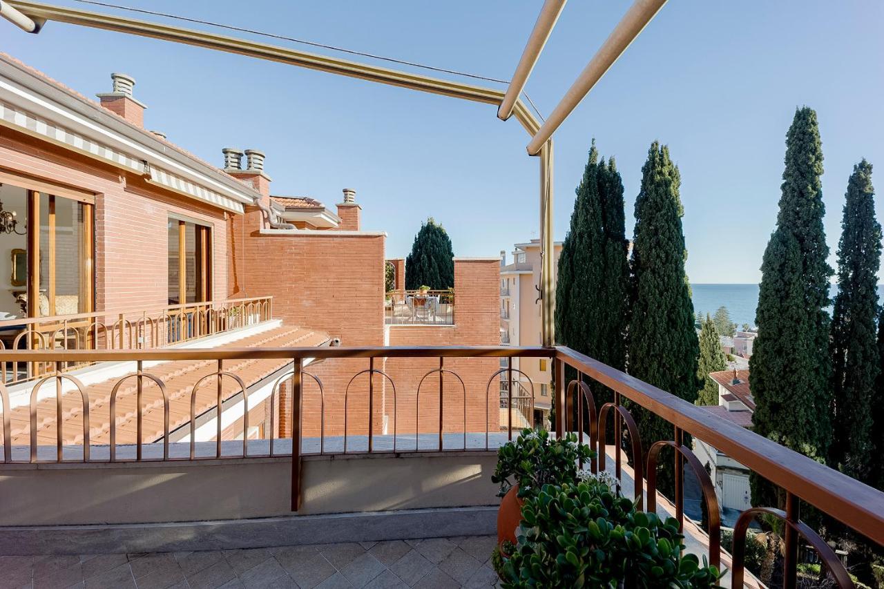 Portosole Attic - With Terrace And Private Parking Apartment Sanremo Exterior foto